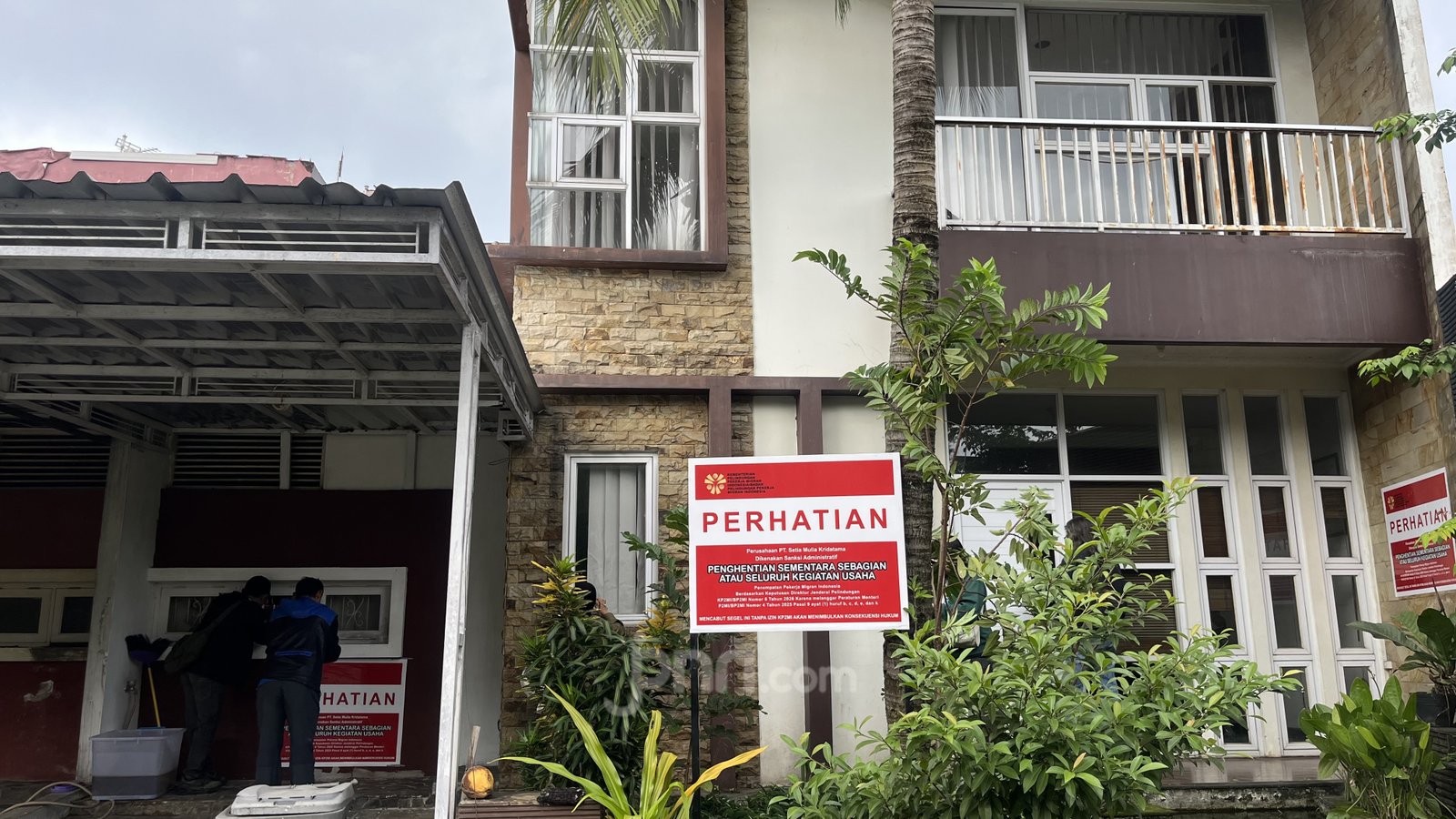 Gegara Hal Ini Kementerian KP2MI Segel Kantor P3MI di Depok