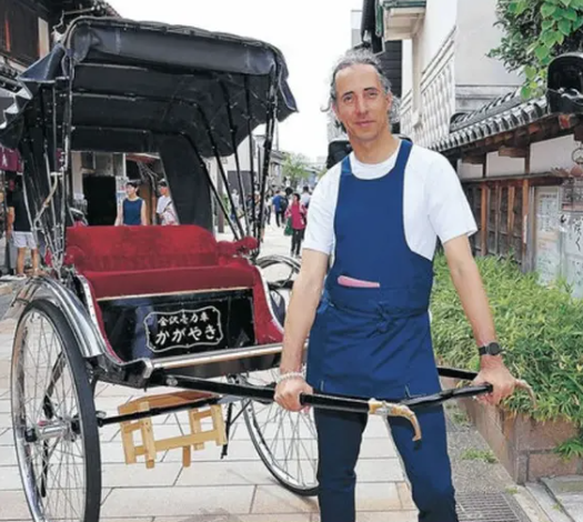 WN Prancis Jadi Orang Asing Pertama Yang Jadi Penarik Jinrikisha Di Jepang